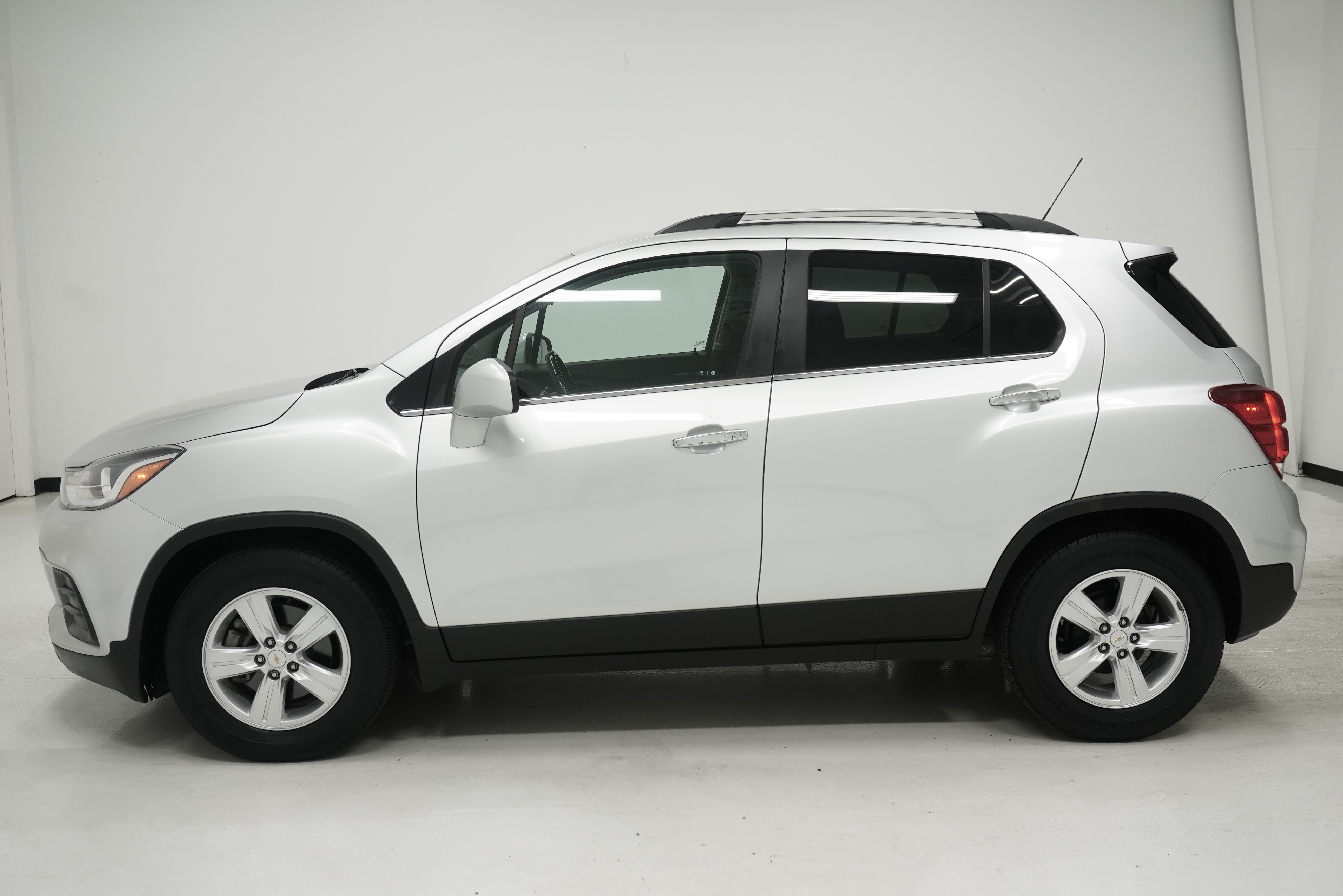 Used 2019 Chevrolet Trax LT w/ LT Convenience Package FWD image 7