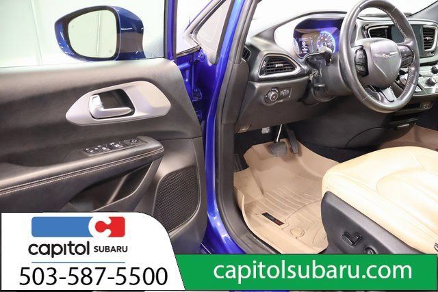 Used 2019 Chrysler Pacifica Touring Plus w/ S Appearance Package FWD image 10
