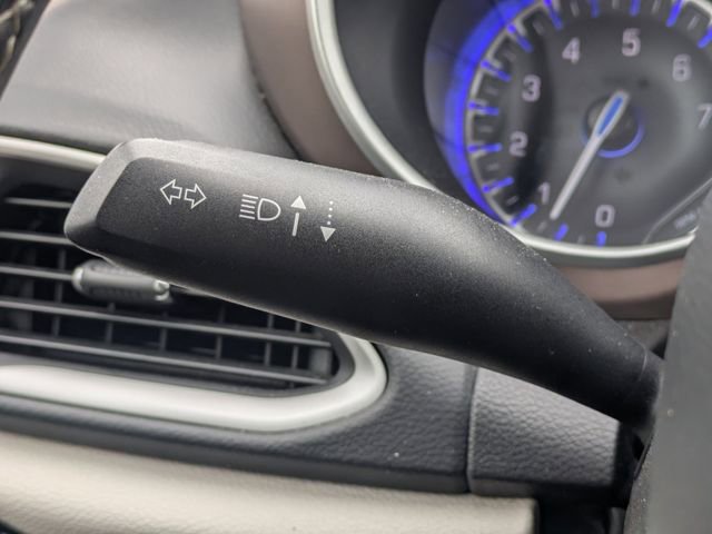 Used 2023 Chrysler Voyager LX image 27