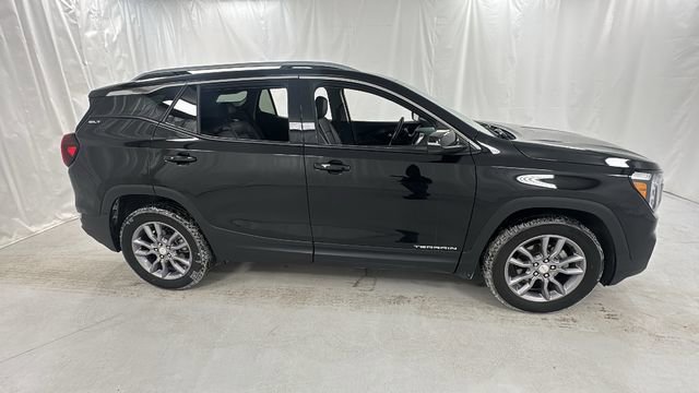 Used 2024 GMC Terrain SLT image 2