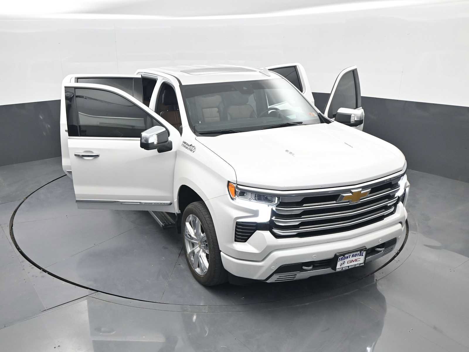 Used 2024 Chevrolet Silverado 1500 High Country w/ High Country Premium Package AWD/4WD image 47