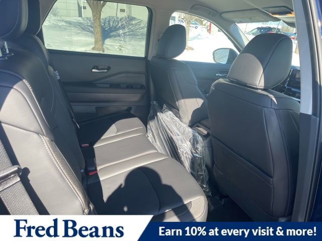 New 2026 Nissan Pathfinder SL image 11