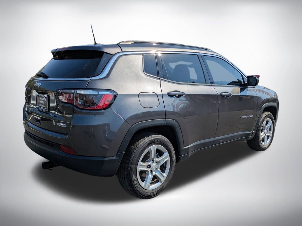 Used 2023 Jeep Compass Latitude image 4
