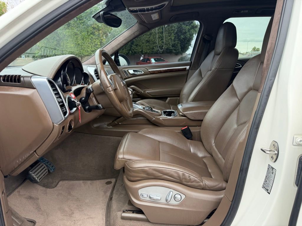 Used 2012 Porsche Cayenne Turbo image 22