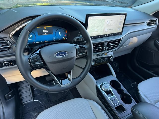 Used 2024 Ford Escape Platinum w/ Class II Trailer Tow Package AWD/4WD image 3