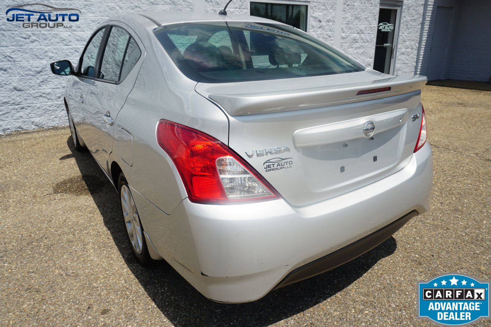Used 2016 Nissan Versa SV w/ Fog Lights Package FWD image 9