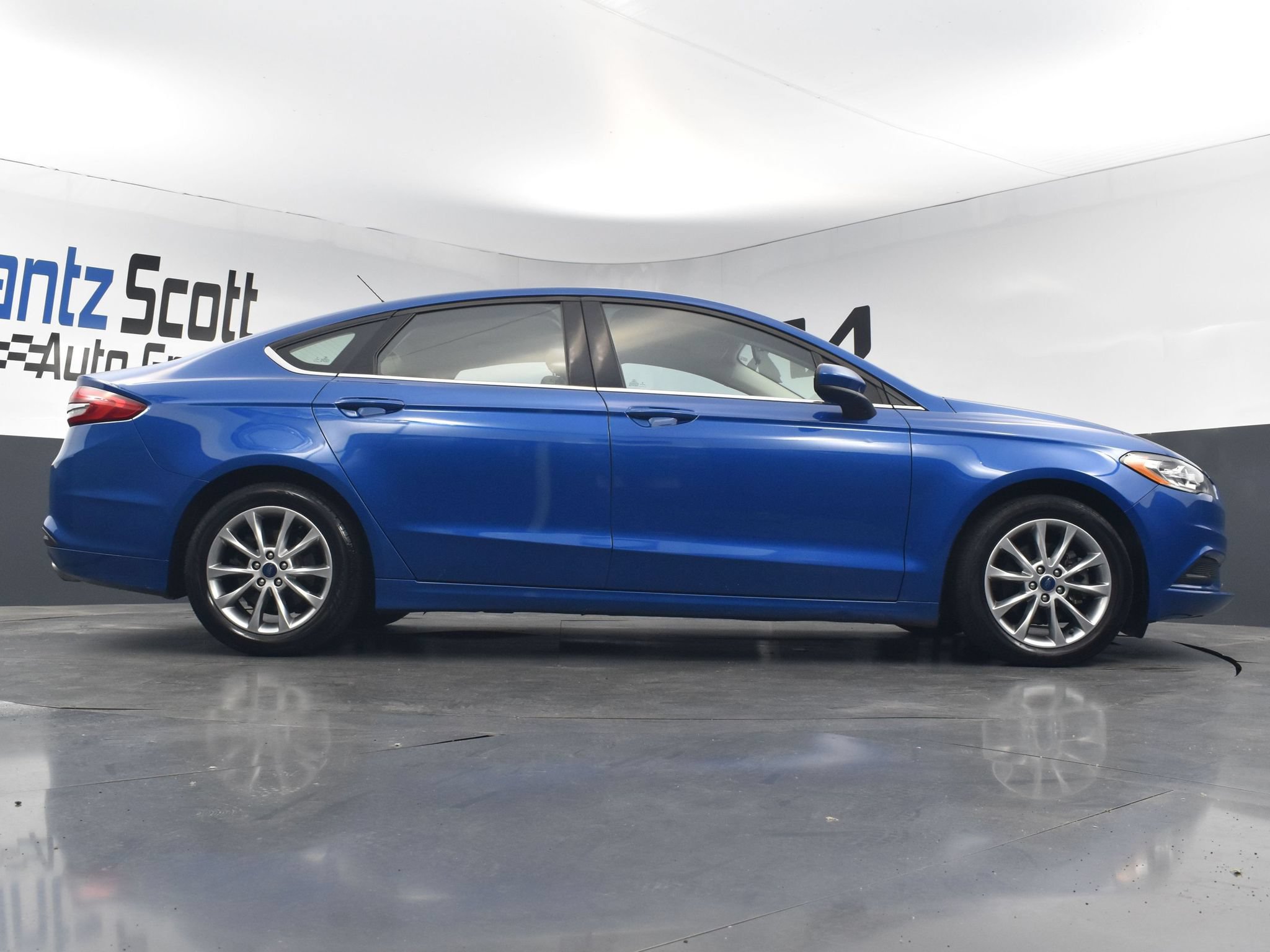 Used 2017 Ford Fusion SE w/ Fusion SE Technology Package FWD image 22