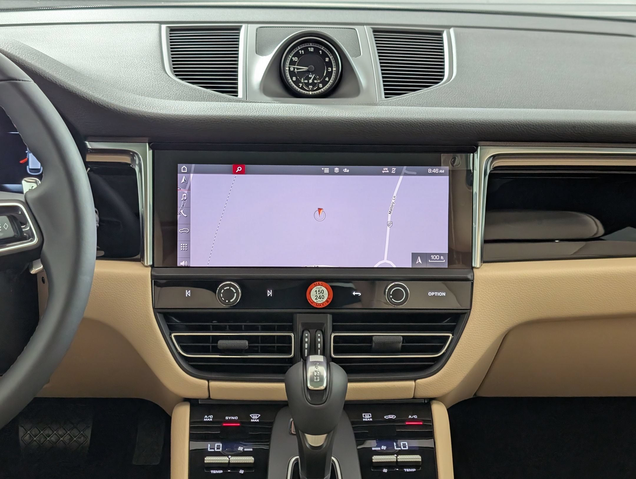 Certified 2026 Porsche Macan AWD/4WD image 28