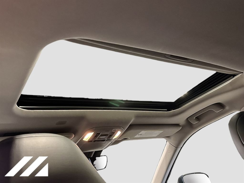 Used 2020 Toyota Highlander XLE image 24