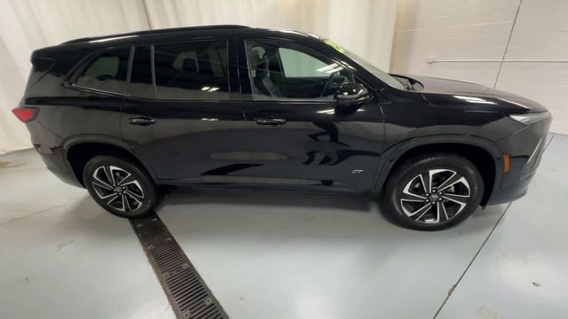 Used 2025 Buick Enclave Sport Touring image 9