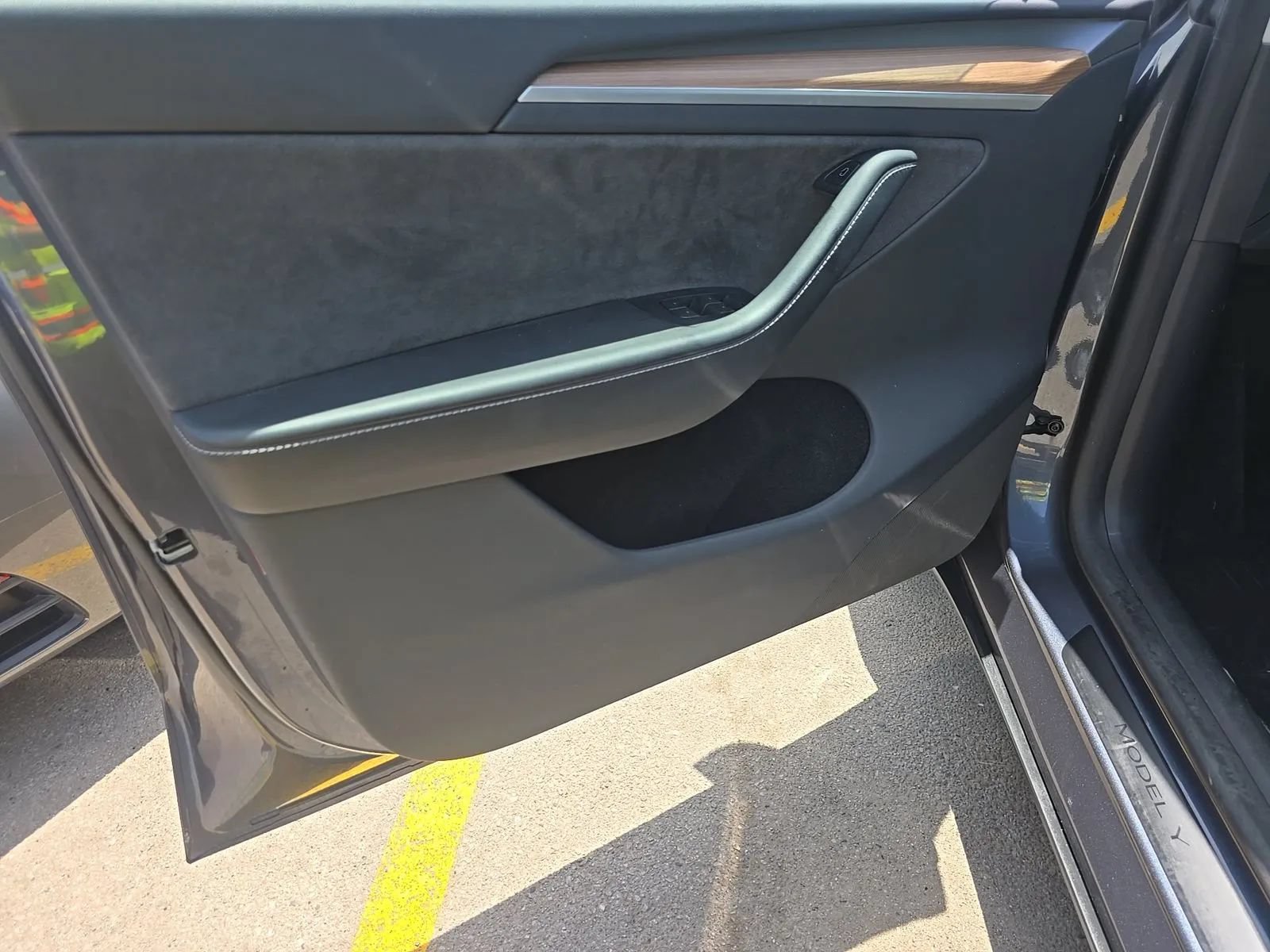Used 2023 Tesla Model Y AWD image 7