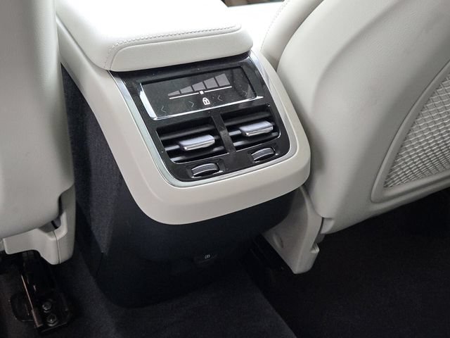 Certified 2024 Volvo XC60 B5 Ultimate AWD/4WD image 15