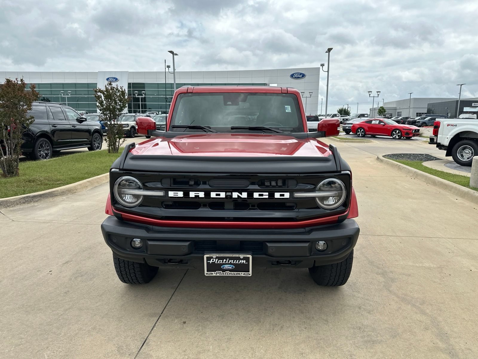 Used 2024 Ford Bronco Outer Banks AWD/4WD image 2