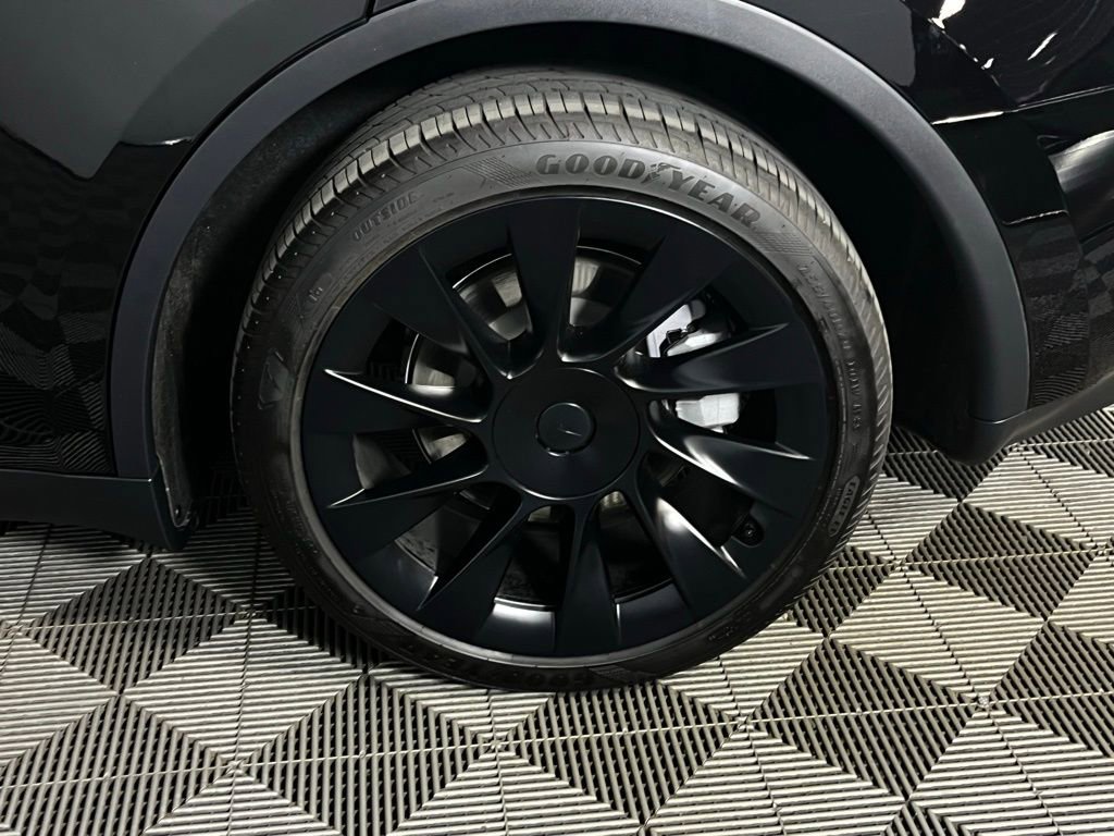 Used 2025 Tesla Model Y Long Range image 10