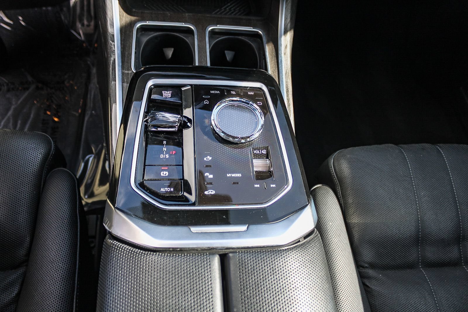 Used 2025 BMW 740i RWD image 23