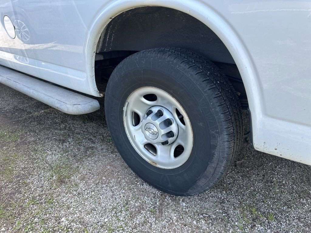 Used 2018 Chevrolet Express 2500 w/ Driver Convenience Package RWD image 10