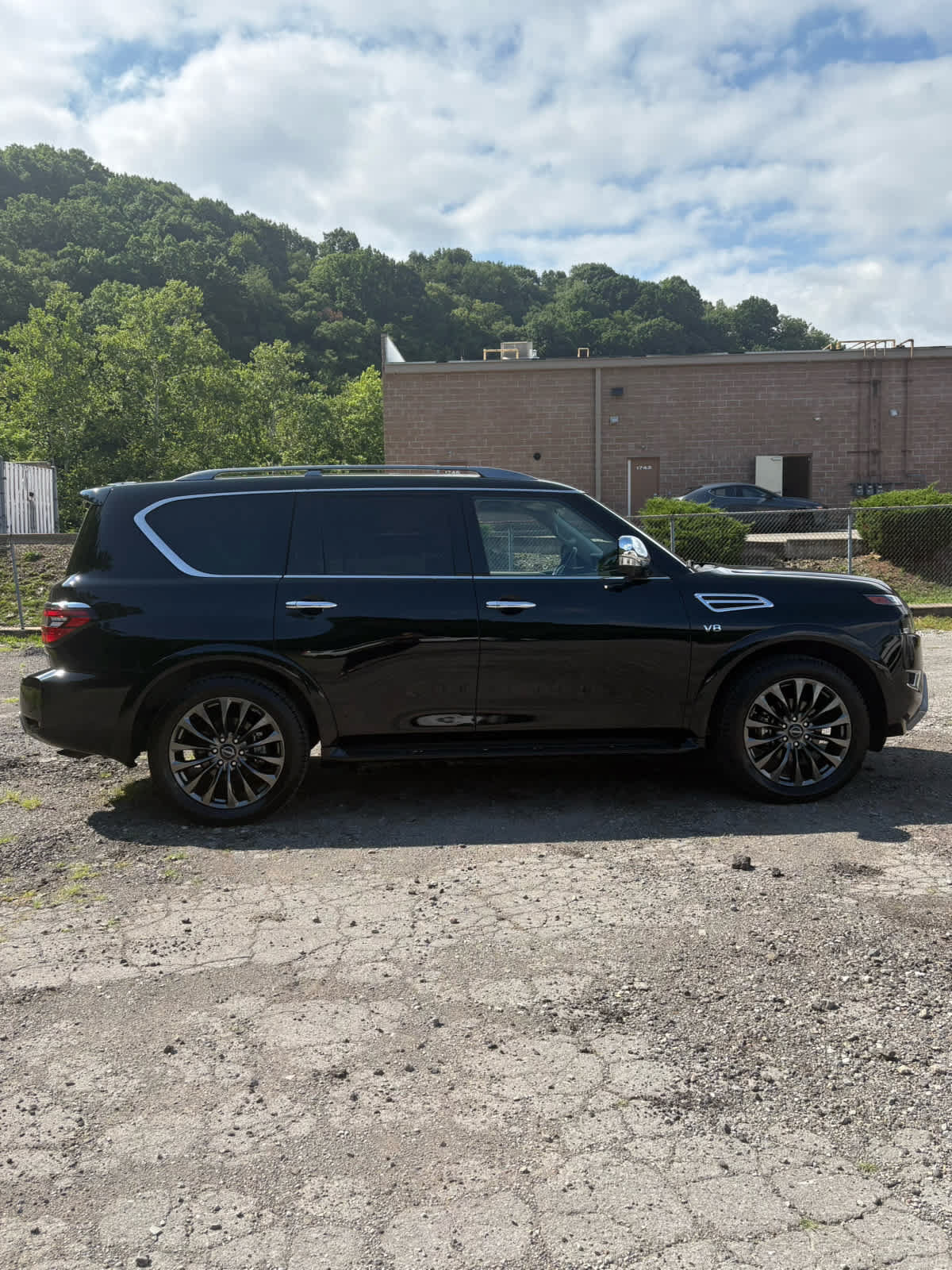 Used 2022 Nissan Armada Platinum w/ Captain's Chairs Package AWD/4WD image 5