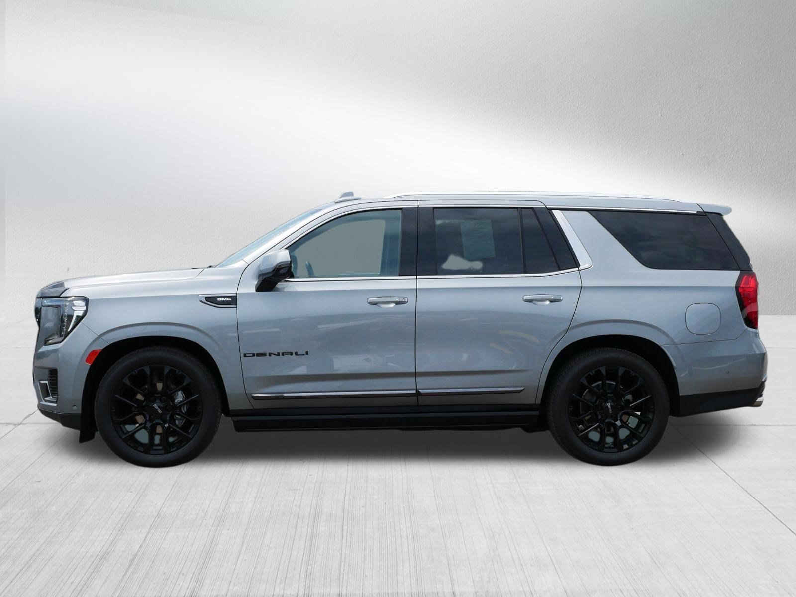 Used 2024 GMC Yukon Denali Ultimate AWD/4WD image 4