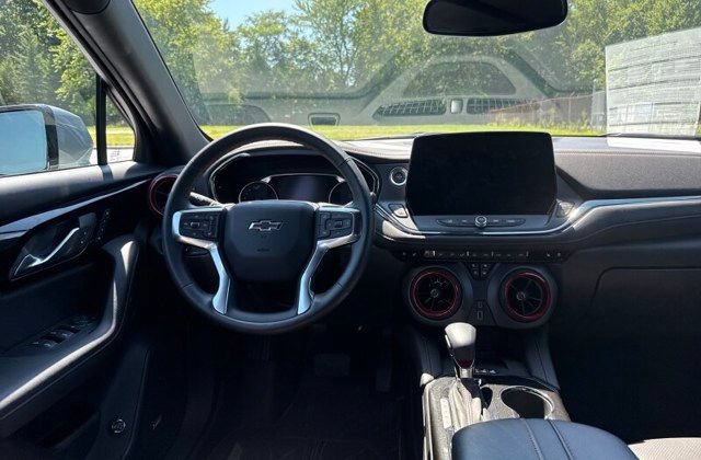 Used 2025 Chevrolet Blazer RS w/ Enhanced Convenience Package FWD image 3