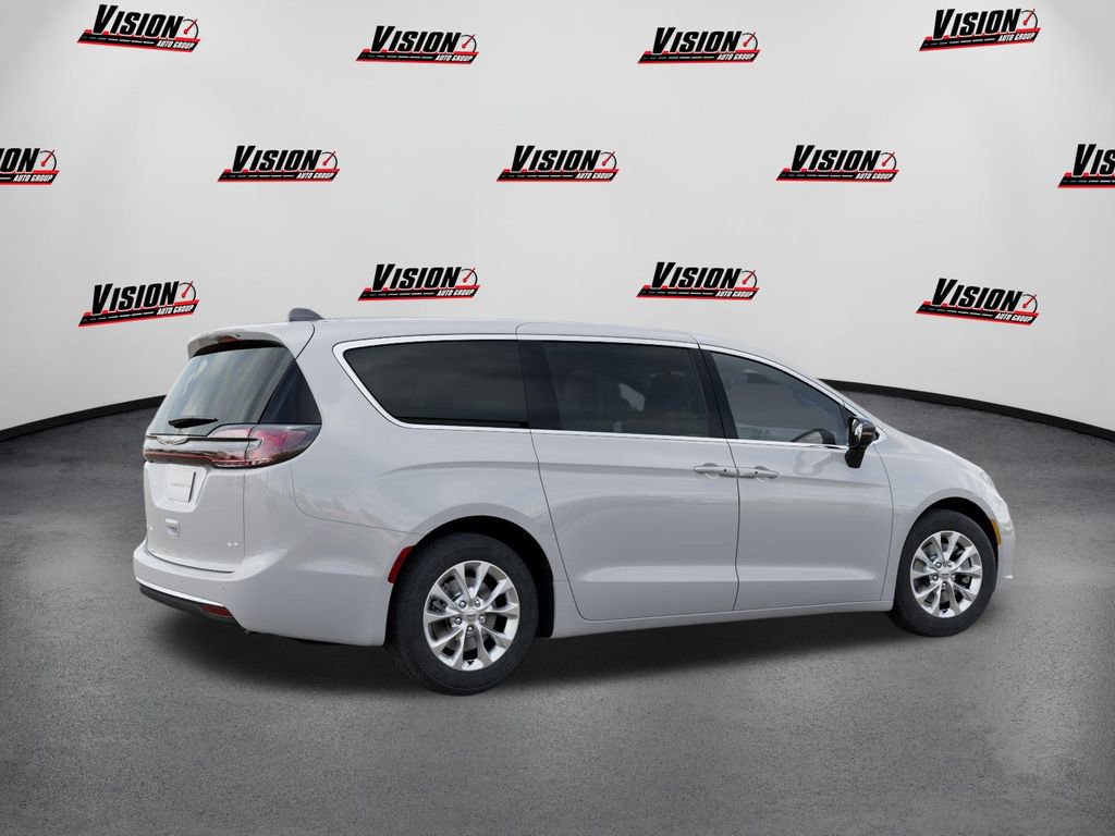 New 2026 Chrysler Pacifica Select image 4