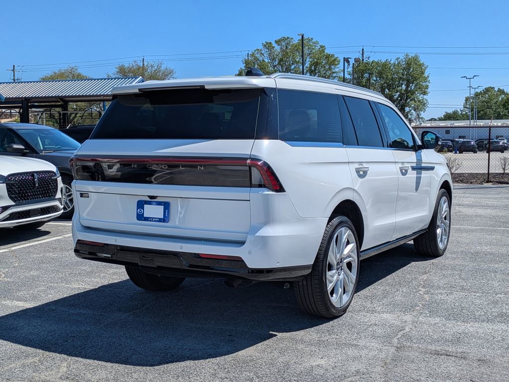 Used 2025 Lincoln Navigator Reserve AWD/4WD image 3