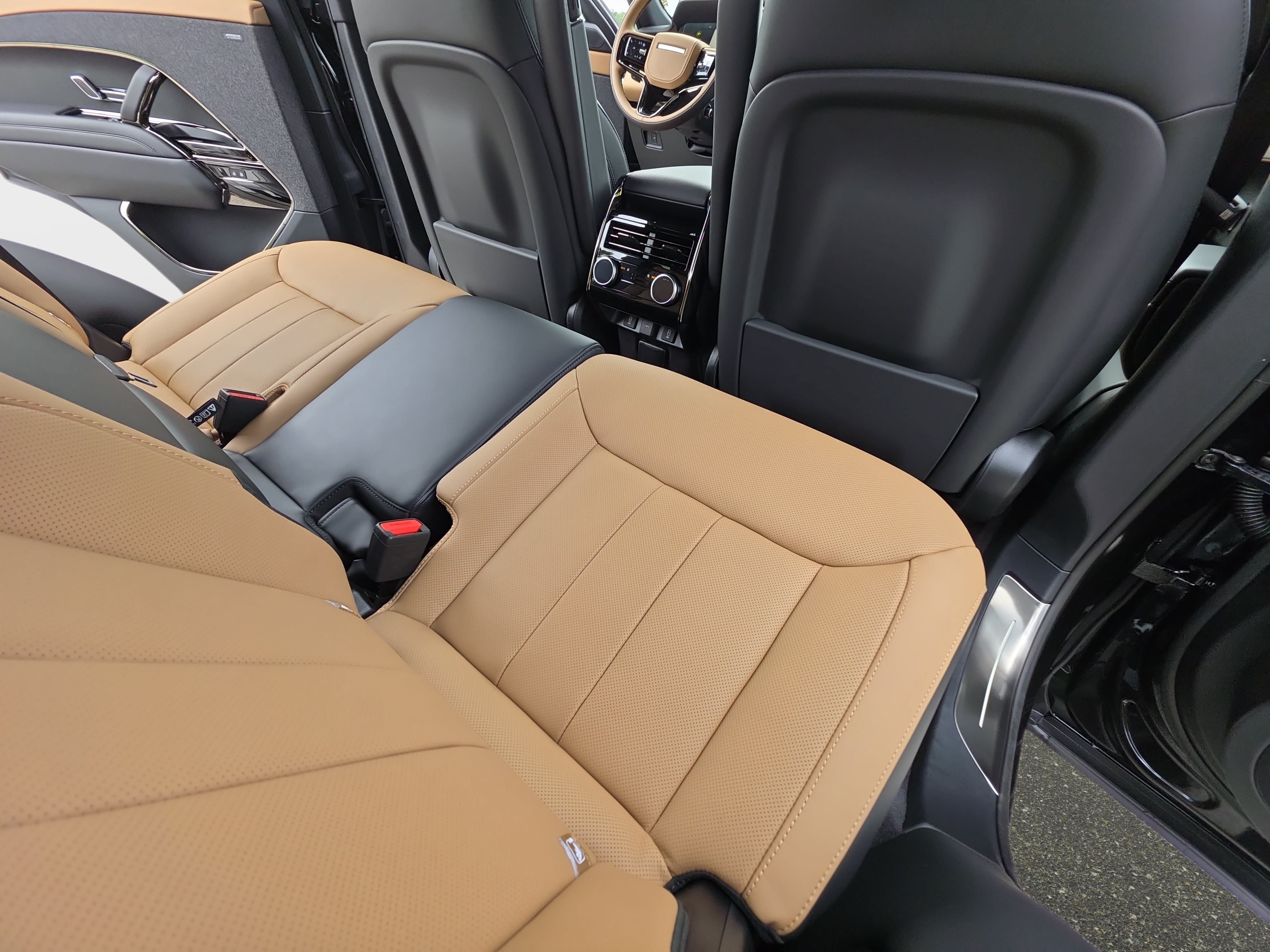 New 2026 Land Rover Range Rover Sport Dynamic SE AWD/4WD image 11
