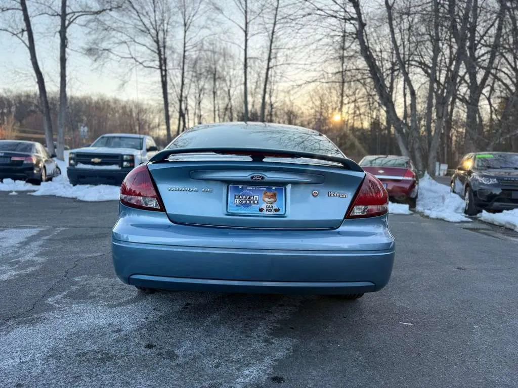 Used 2005 Ford Taurus SE FWD image 6