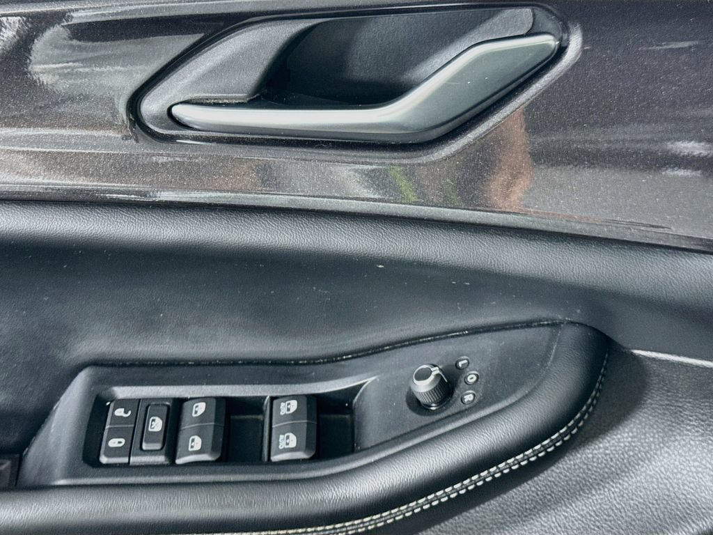 Used 2023 Jeep Grand Cherokee Laredo w/ Luxury Tech Group I AWD/4WD image 23
