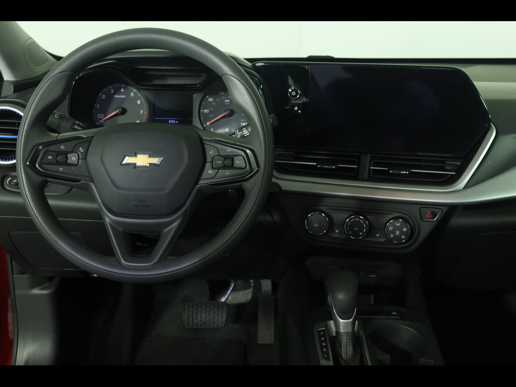 Certified 2025 Chevrolet Trax LS w/ LS Convenience Package FWD image 14