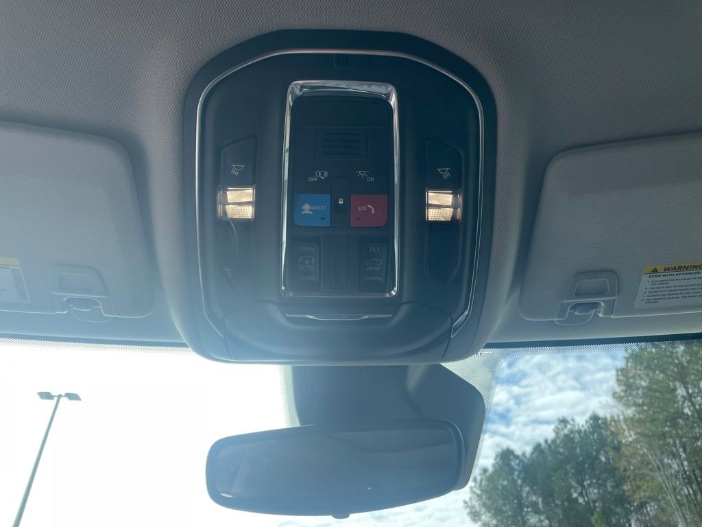 Used 2023 Jeep Grand Cherokee Laredo X image 22