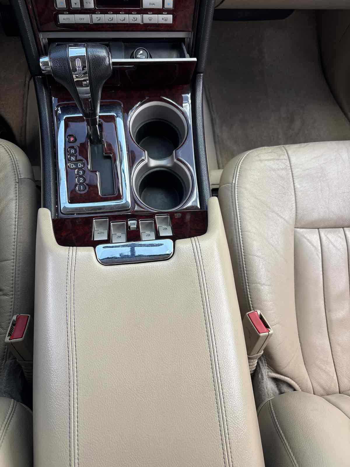 Used 2005 Lincoln Navigator Luxury RWD image 23