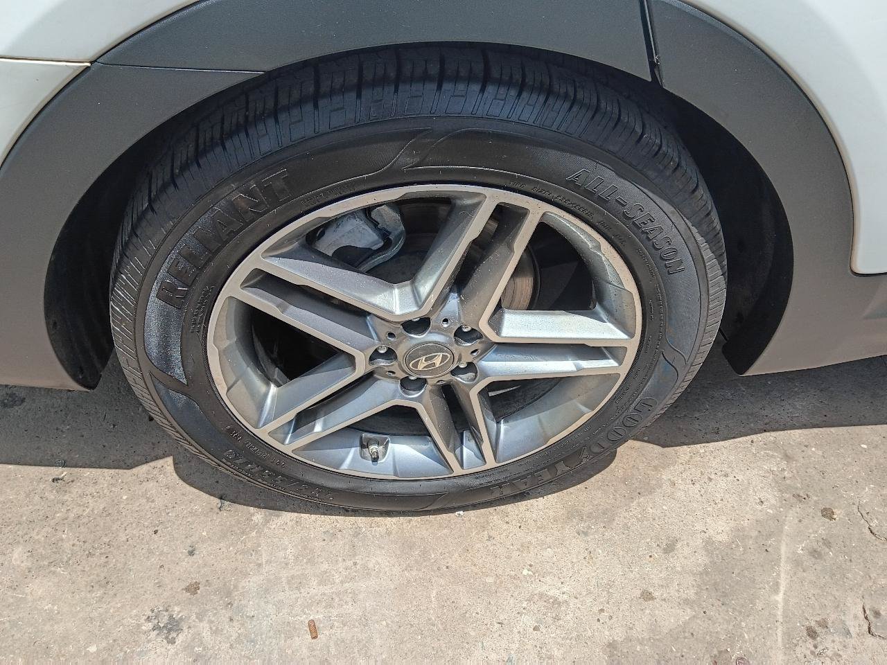 Used 2017 Hyundai Santa Fe FWD image 31