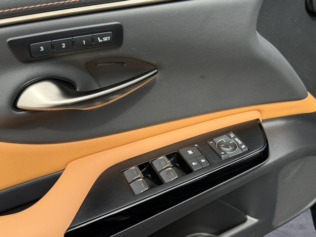 Certified 2023 Lexus ES 300h w/ Accessory Package (Z1) FWD image 14