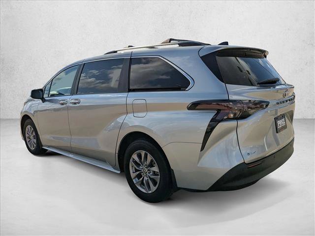 Used 2025 Toyota Sienna XLE image 8
