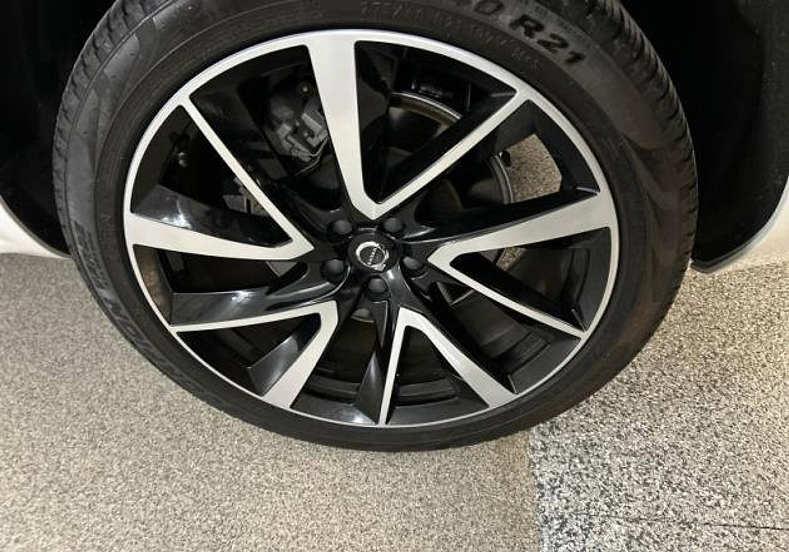 Certified 2024 Volvo XC90 B6 Ultimate w/ Protection Package Premier image 18