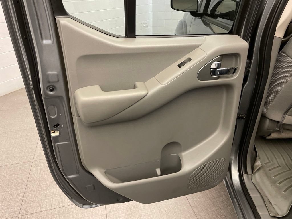 Used 2021 Nissan Frontier SV w/ Midnight Edition Floor Mats AWD/4WD image 22