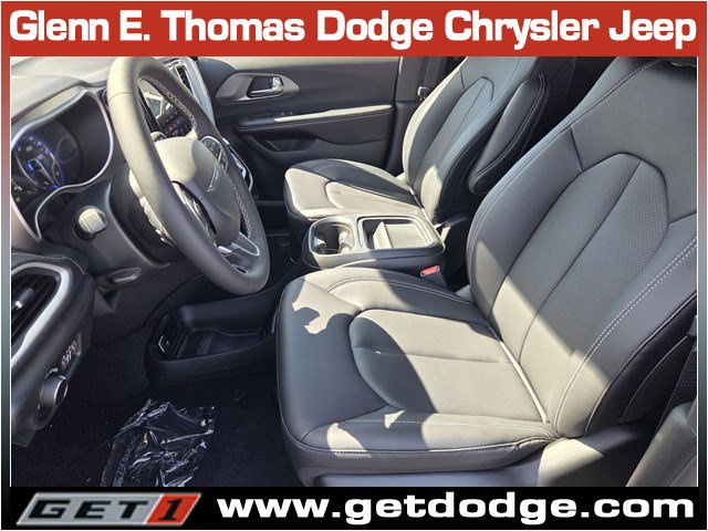 New 2027 Chrysler Pacifica Select FWD image 10