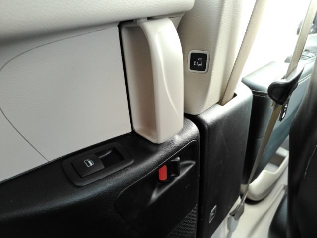 Used 2024 Chrysler Pacifica Touring-L FWD image 31