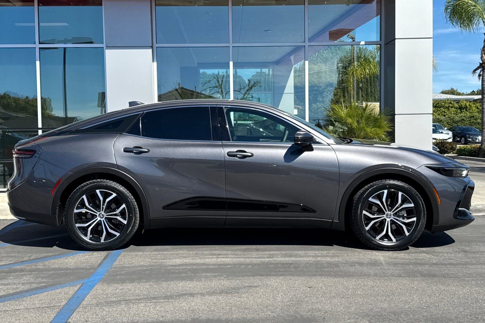 Used 2023 Toyota Crown XLE image 4