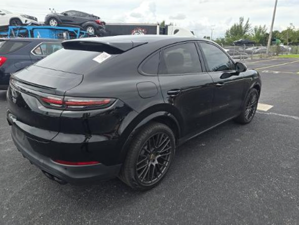 Used 2022 Porsche Cayenne Platinum Edition AWD/4WD image 2