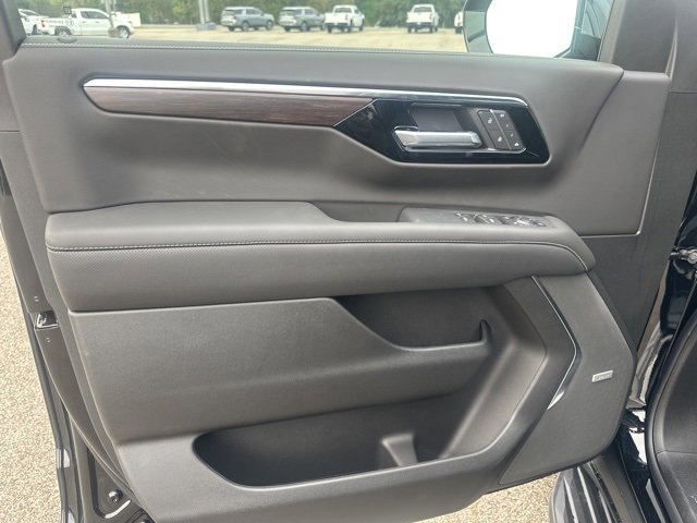 New 2026 Chevrolet Suburban Premier image 17