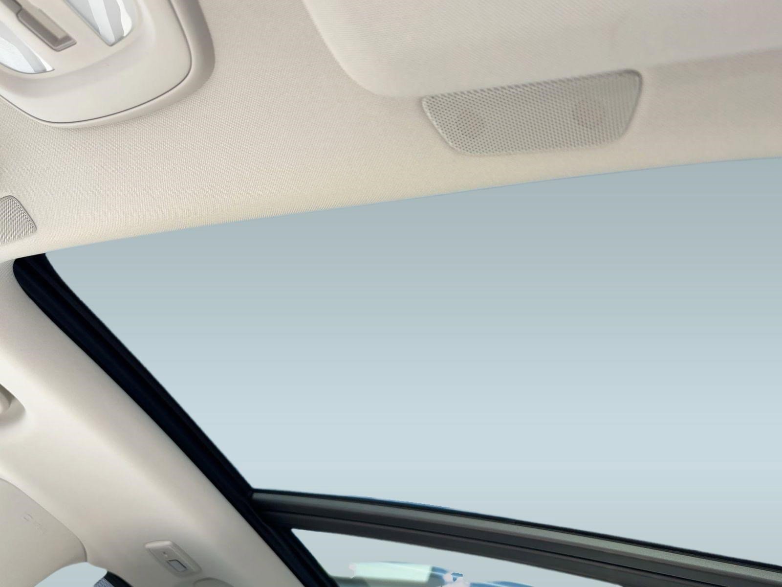 New 2026 Volvo XC90 T8 Ultra w/ Protection Package Premier image 14
