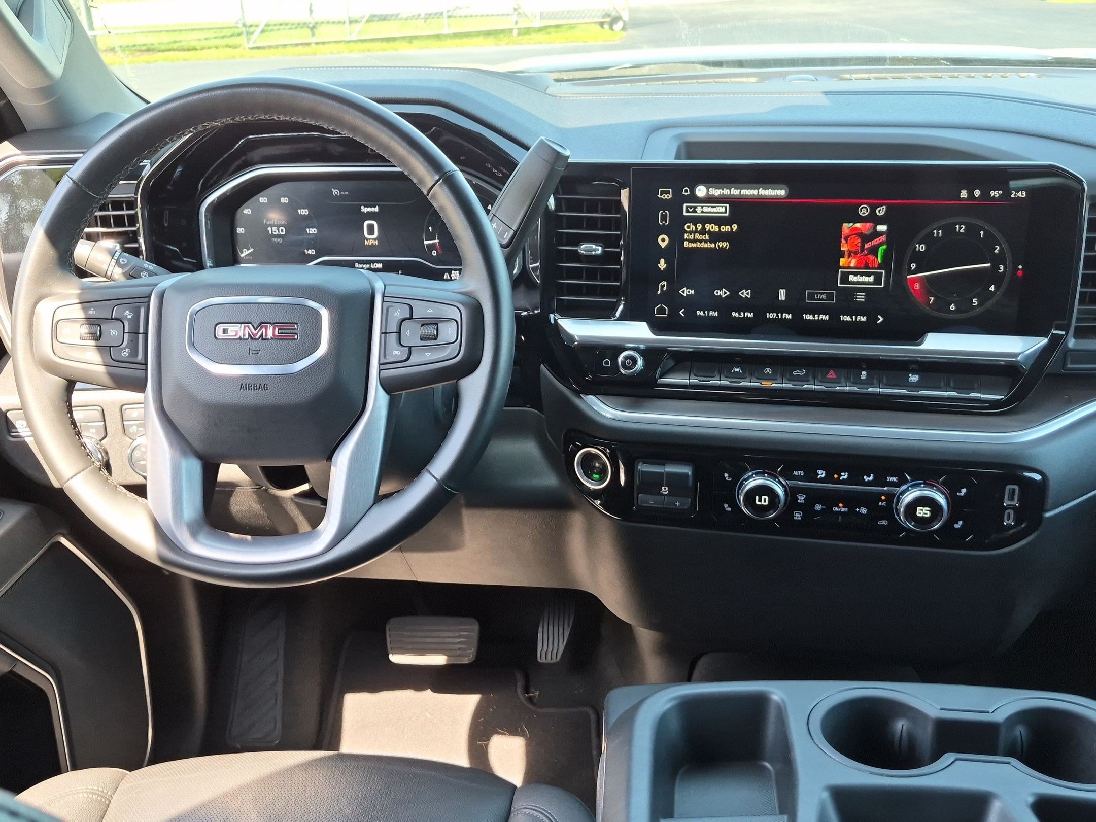 Used 2025 GMC Sierra 1500 SLT AWD/4WD image 31