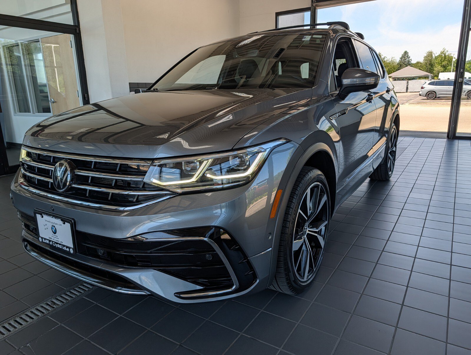Used 2024 Volkswagen Tiguan SEL R-Line w/ MDO Package, Two-Row AWD/4WD image 7