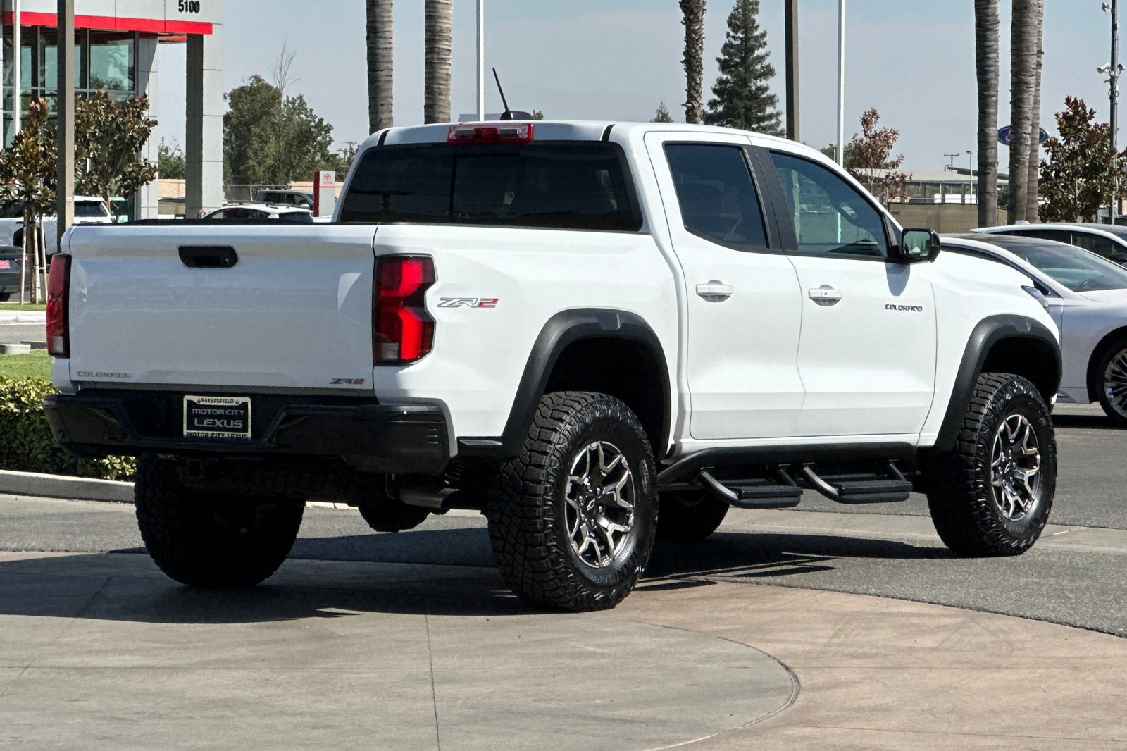 Used 2026 Chevrolet Colorado ZR2 w/ Technology Package AWD/4WD image 4