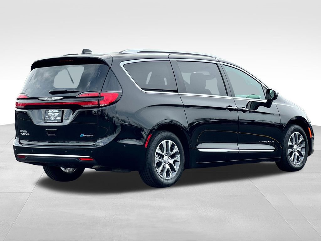Used 2024 Chrysler Pacifica Pinnacle FWD image 7