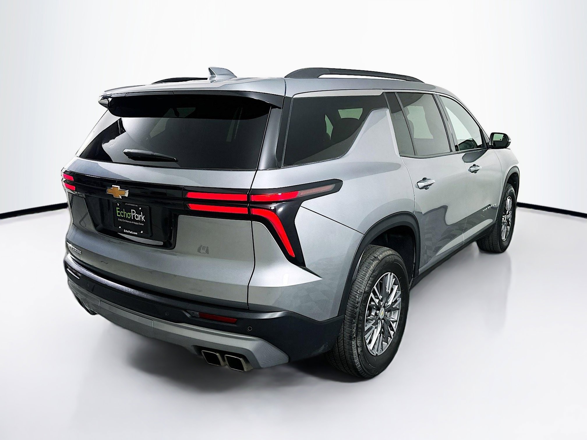 Used 2025 Chevrolet Traverse LT image 9