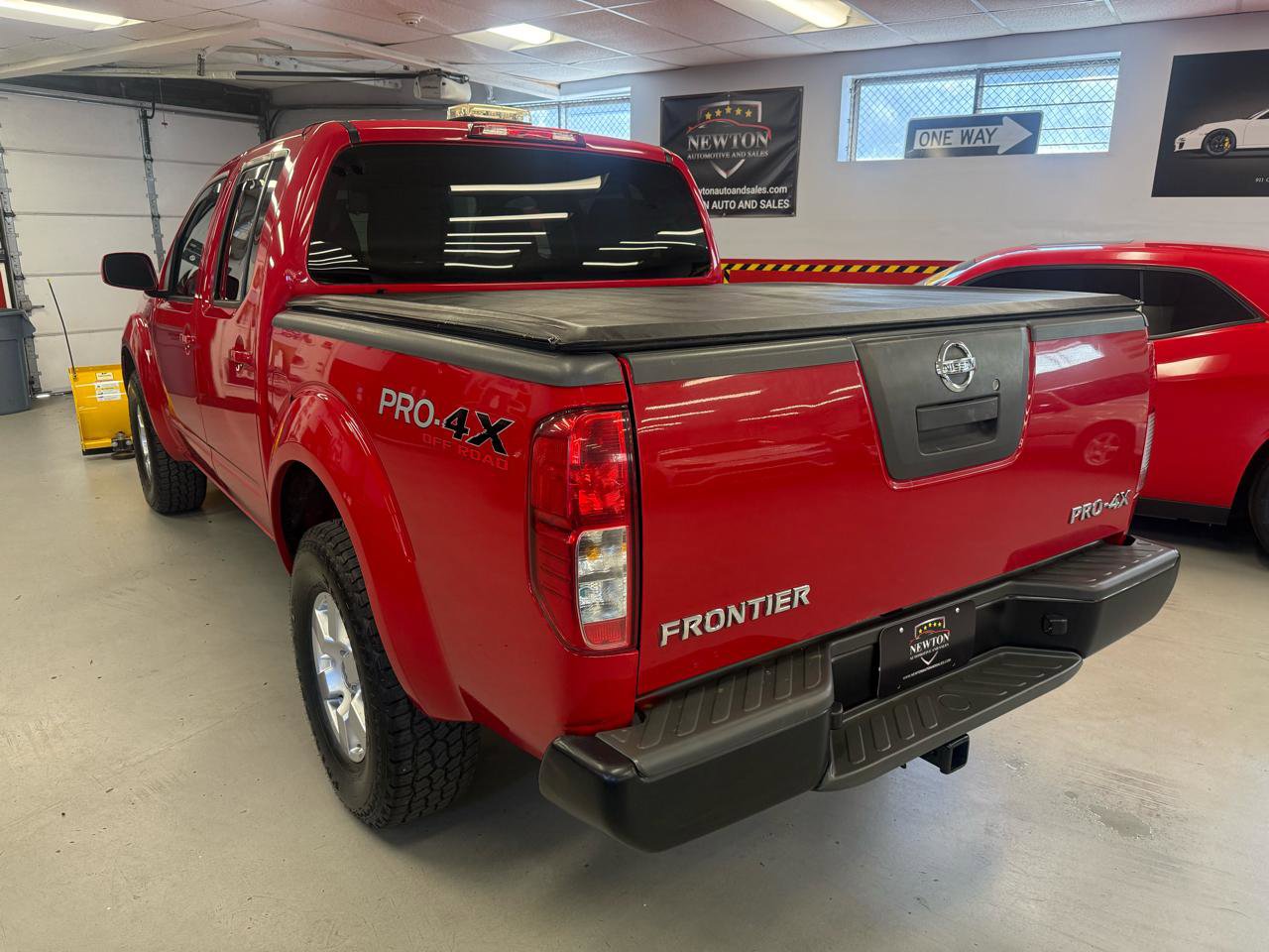 Used 2010 Nissan Frontier PRO-4X AWD/4WD image 9