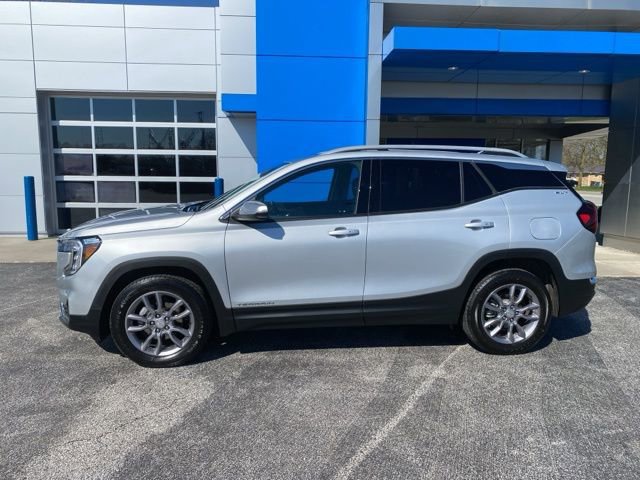 Used 2022 GMC Terrain SLT image 2