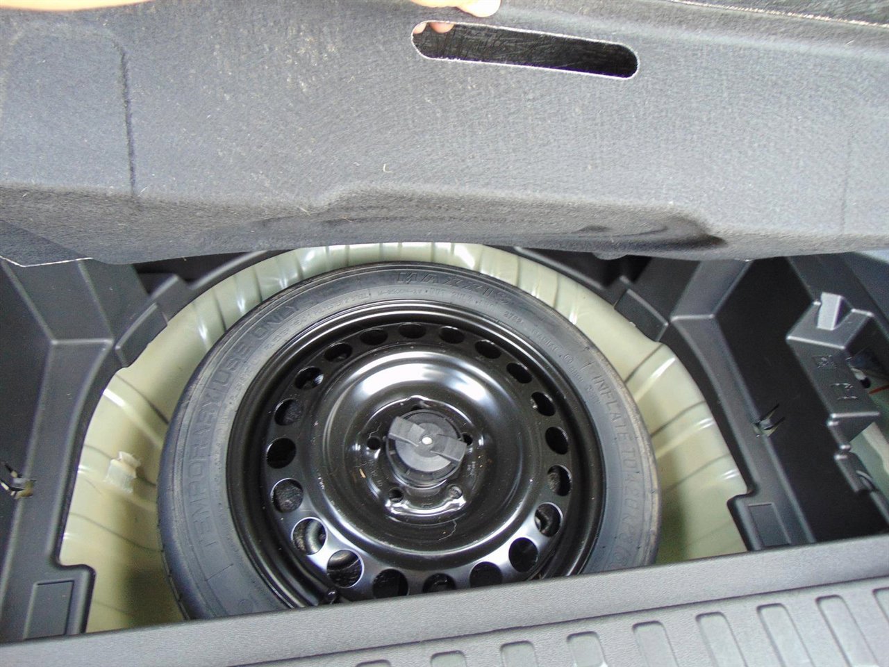 Used 2023 GMC Terrain SLT image 13